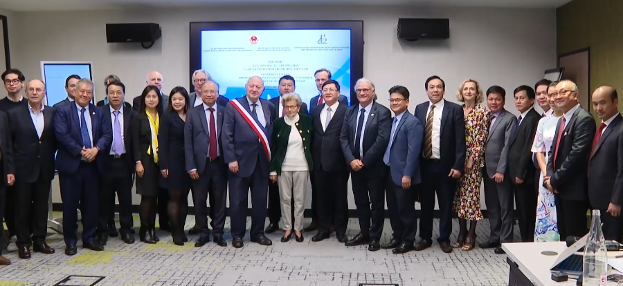 Lãnh đạo tỉnh Thanh Hoá tham dự hội nghị xúc tiến đầu tư, thương mại và du lịch vào tỉnh Thanh Hóa được tổ chức tại Paris năm 2024.