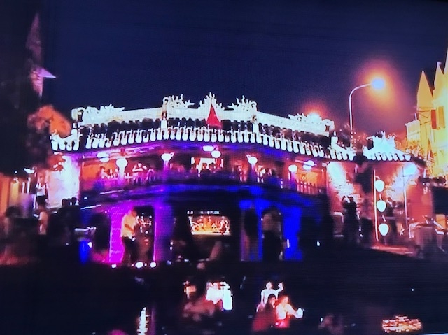 Chùa Cầu (Hội An) về đêm.