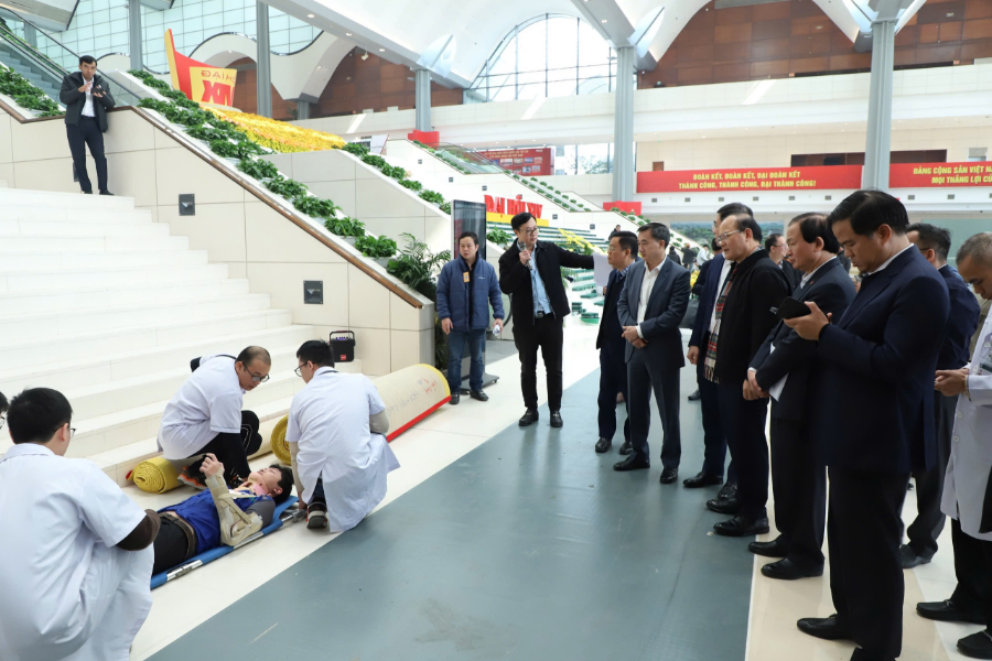 Bộ Y tế tổ chức diễn tập công tác y tế phục vụ Đại hội. Ảnh: Trần Minh. 