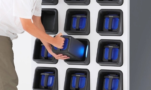 Cuộc đua xe máy điện: Sạc nhanh hay đổi pin 