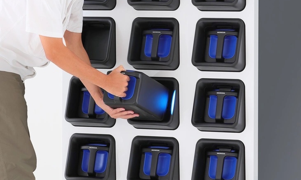 Cuộc đua xe máy điện: Sạc nhanh hay đổi pin 