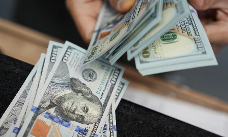 Đồng USD trượt dốc với lo ngại về sự độc lập của Fed