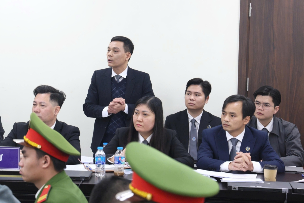 Các luật sư tham gia tranh tụng.