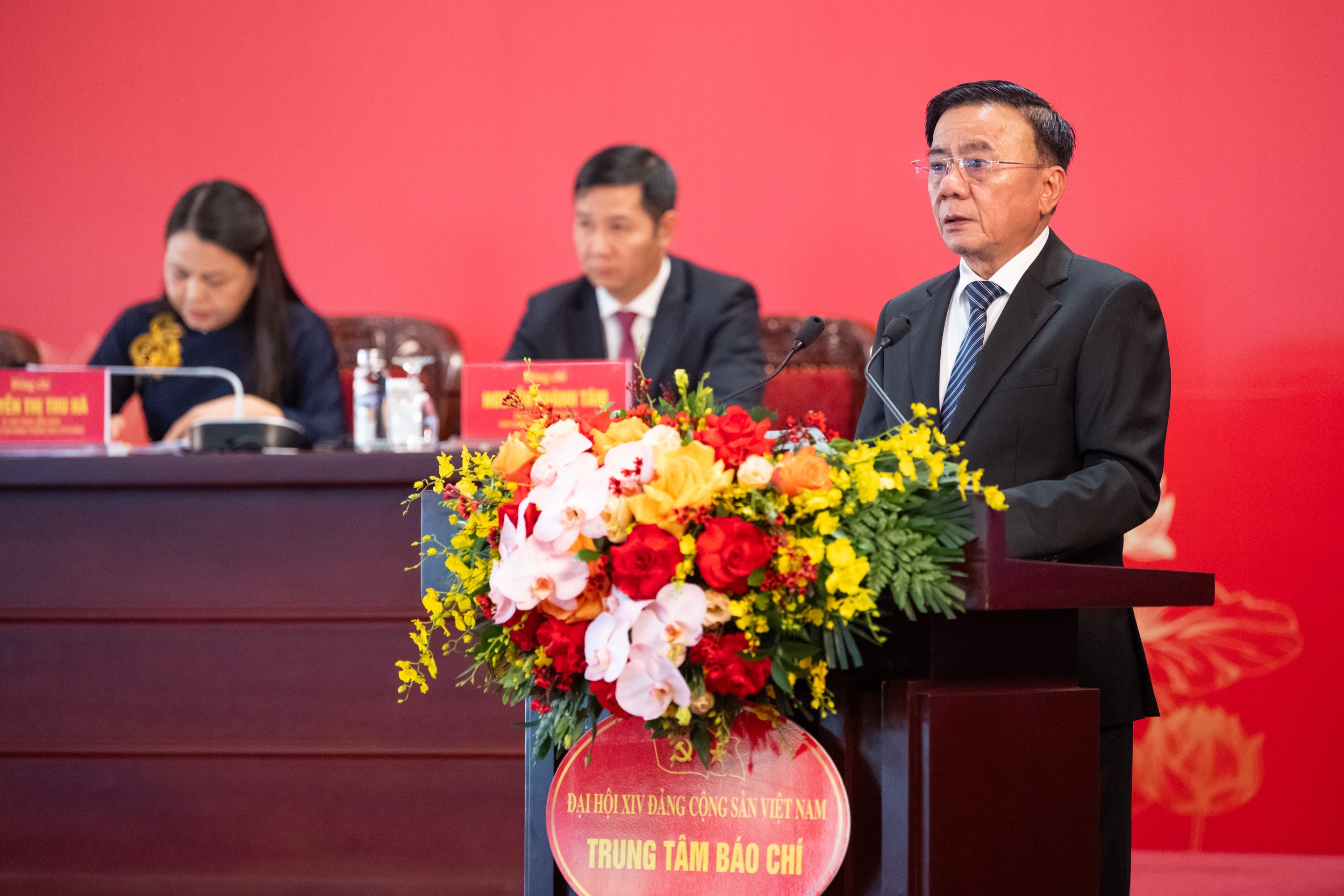 Ủy viên Bộ Chính trị, Thường trực Ban Bí thư Trần Cẩm Tú chủ trì Họp báo quốc tế về Đại hội đại biểu toàn quốc lần thứ XIV của Đảng.