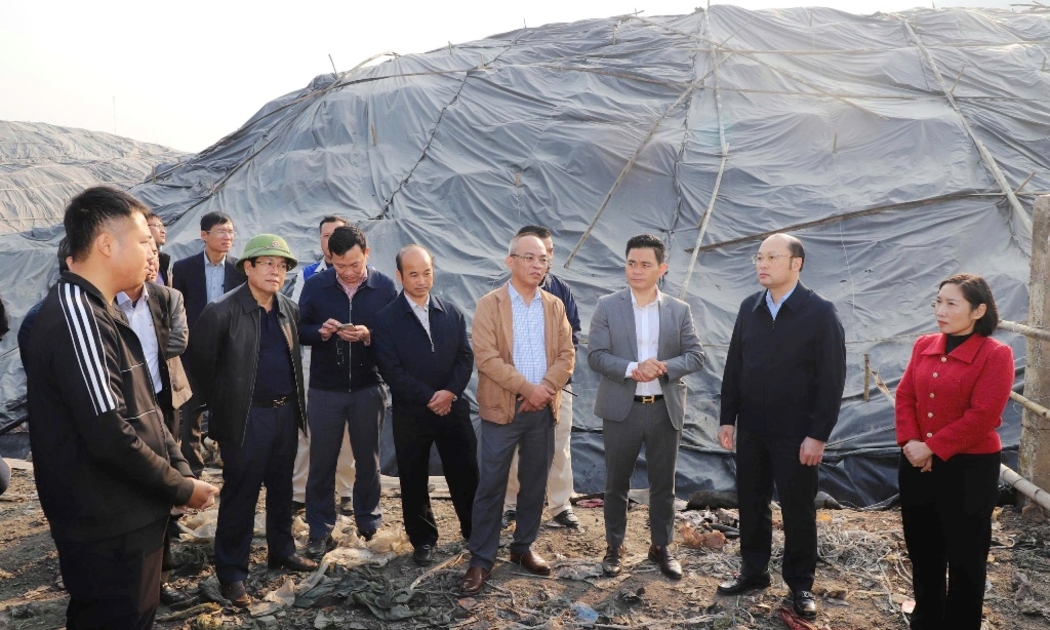 Phó Chủ tịch UBND tỉnh Thanh Hoá Cao Văn Cường kiểm tra khu xử lý rác thải Đông Nam.