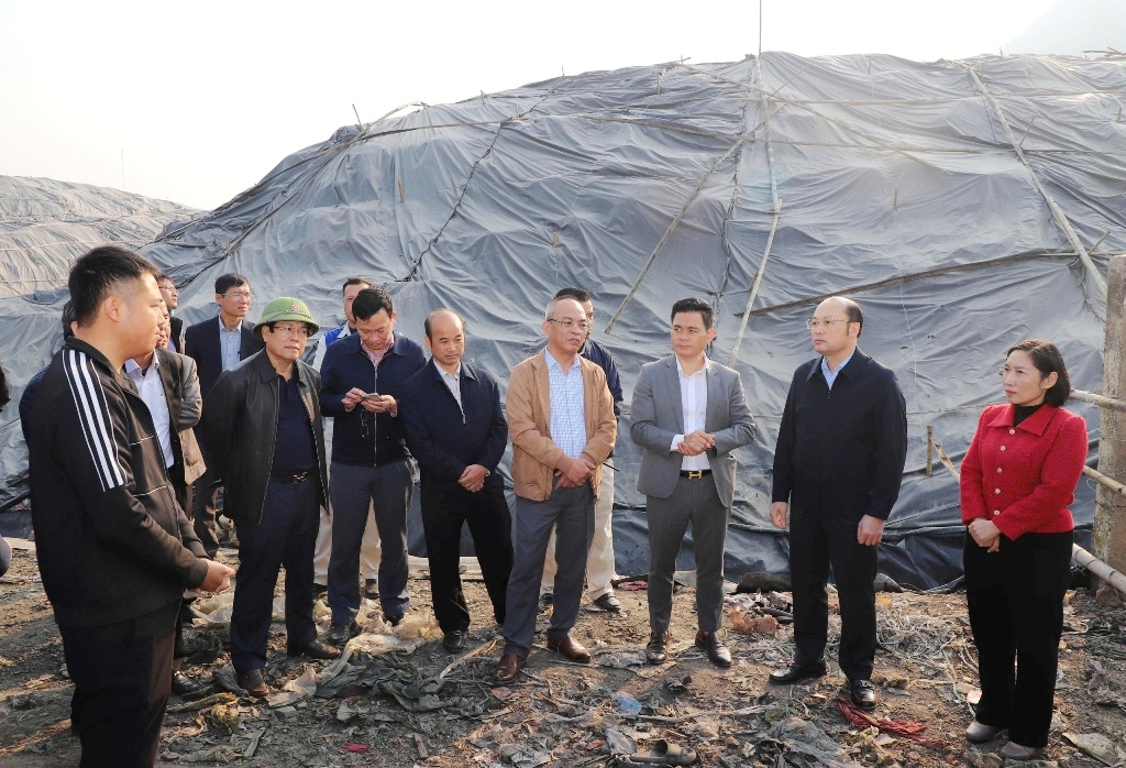 Phó Chủ tịch UBND tỉnh Thanh Hoá Cao Văn Cường kiểm tra khu xử lý rác thải Đông Nam.