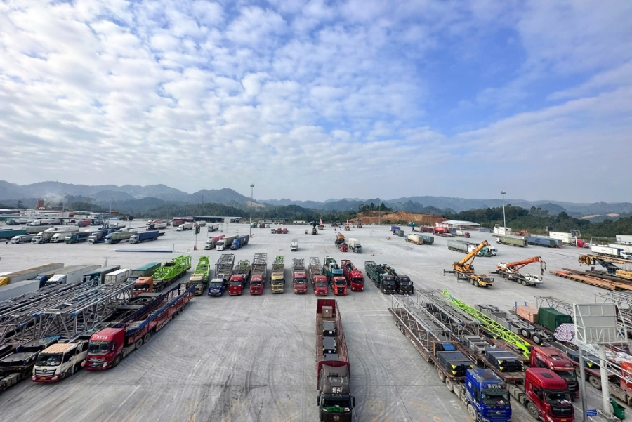 Kho Ngoại quan Viettel Post hoạt động như một nút xử lý logistics tích hợp, cho phép doanh nghiệp gom chia lô, dán nhãn, đóng gói, kiểm định, cross-docking và tổ chức vận tải xuyên biên giới trong cùng một điểm hạ tầng.