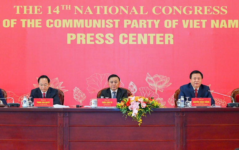 Ủy viên Bộ Chính trị, Thường trực Ban Bí thư Trần Cẩm Tú chủ trì Họp báo quốc tế về Đại hội đại biểu toàn quốc lần thứ XIV của Đảng.