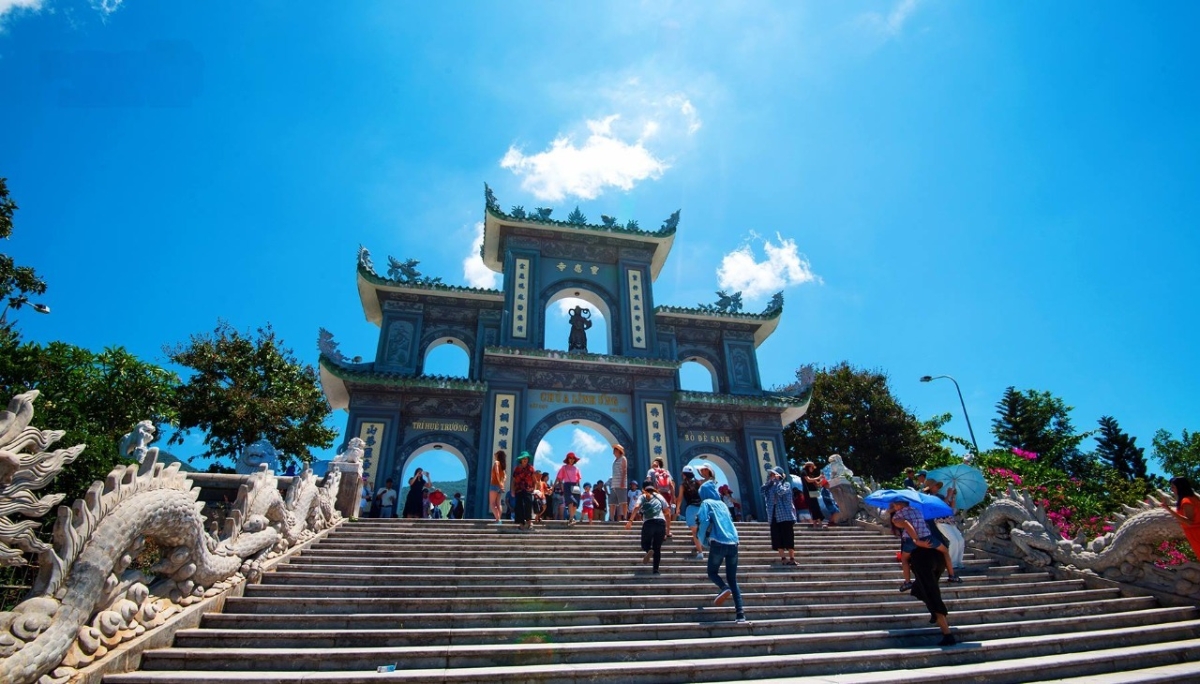 Các tour ngắn ngày, tour tâm linh và tour đường bộ đang được nhóm khách gia đình ưu tiên lựa chọn.