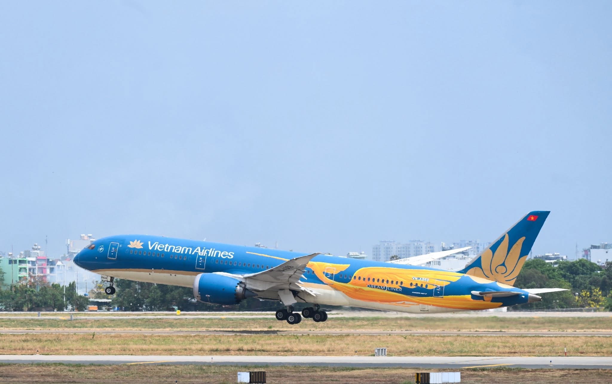 Vietnam Airlines xác lập nhiều kỷ lục mới về quy mô khai thác, hiệu quả tài chính và chất lượng dịch vụ trong năm 2025.