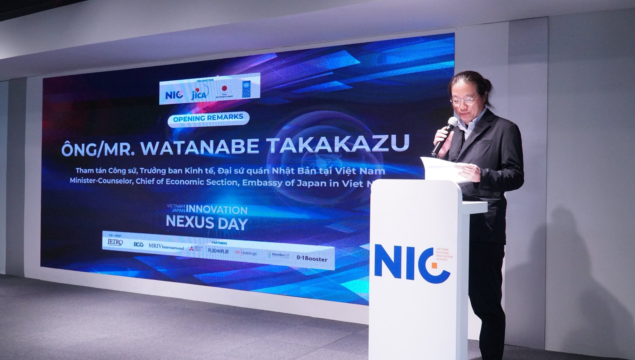 Ông Watanabe Takakazu, Tham tán Công sứ, Trưởng ban Kinh tế, Đại sứ quán Nhật Bản tại Việt Nam