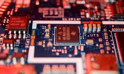 Tổng thống Trump áp thuế quan 25% lên một số loại chip