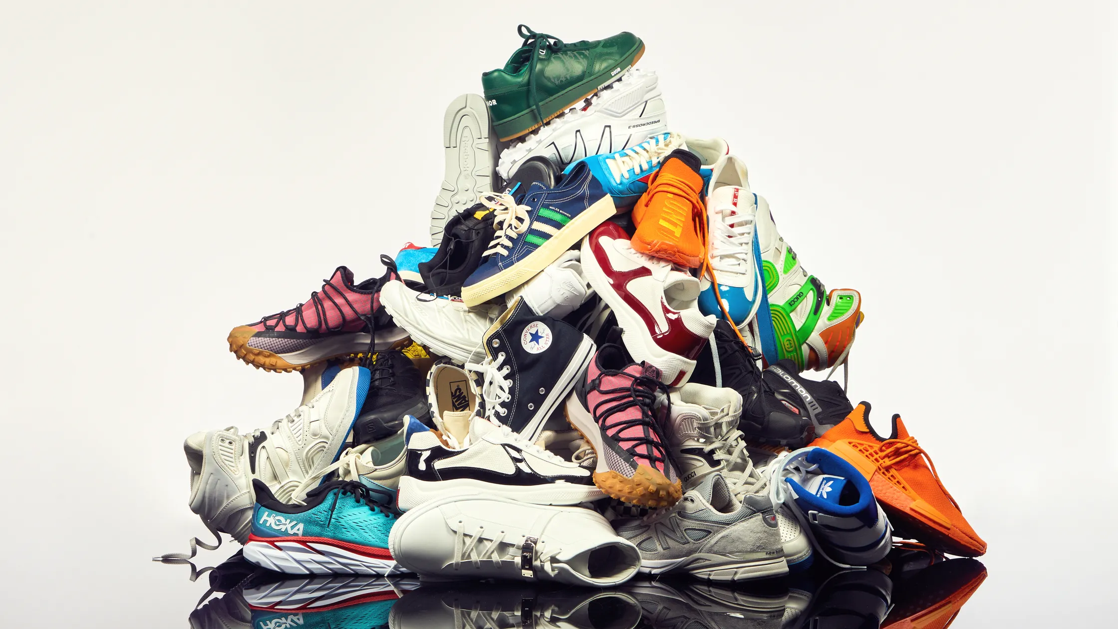 Giày sneakers luôn giữ vai trò trụ cột của ngành kinh doanh giày dép.