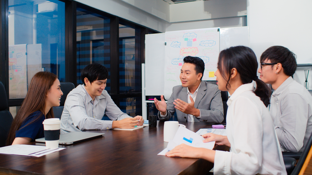 Vai trò của người lãnh đạo và văn hóa tổ chức được xem là yếu tố cốt lõi để kiến tạo môi trường làm việc bền vững. Ảnh minh họa.