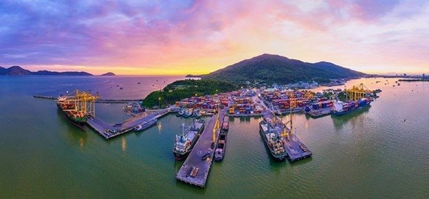 Cảng nước sâu Tiên Sa - nơi tập trung các hoạt động hàng hải sôi động nhất khu vực miền Trung.