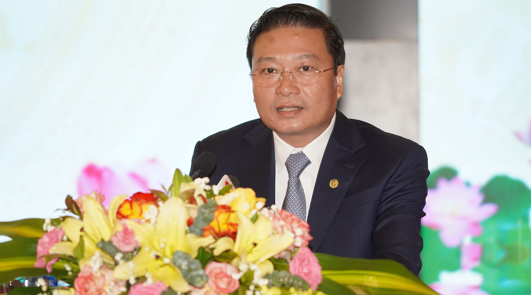 Chủ tịch UBND tỉnh Quảng Trị Lê Hồng Vinh phát biểu khai mạc hội nghị