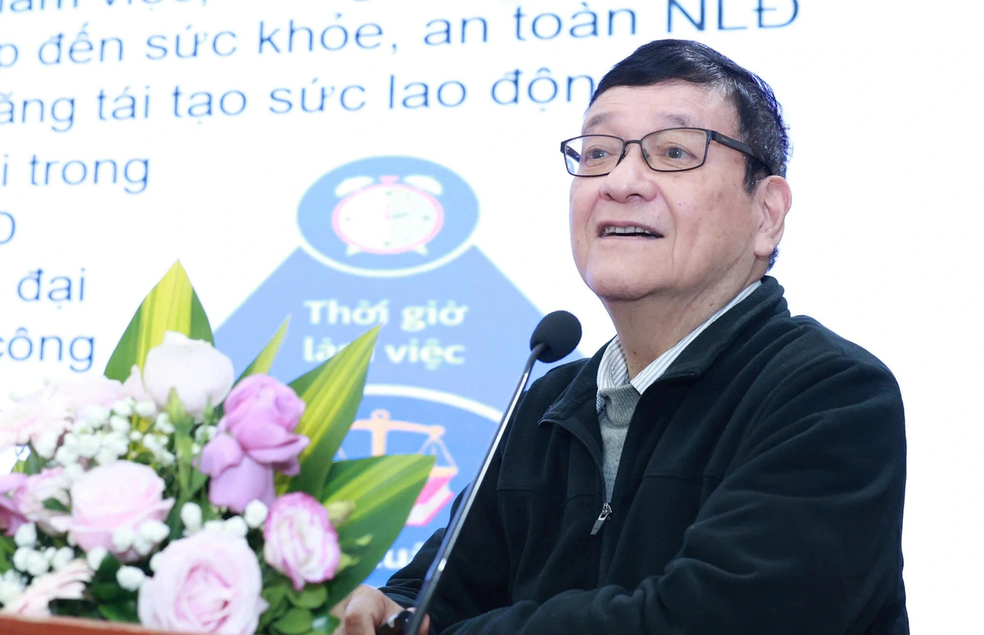  GS.TS. Lê Vân Trình chia sẻ ý kiến tại hội thảo. Ảnh: Hải Nguyễn.