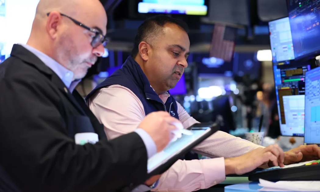 Chứng khoán Mỹ mất điểm liền hai phiên, giá dầu giảm mạnh sau tín hiệu về Iran