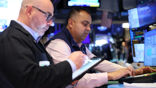 Chứng khoán Mỹ mất điểm liền hai phiên, giá dầu giảm mạnh sau tín hiệu về Iran