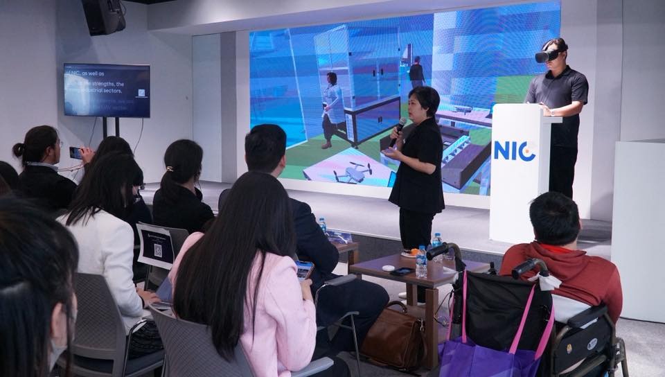Diễn giả giới thiệu về Japan - Vietnam Innovation Hub tại NIC Hoà Lạc
