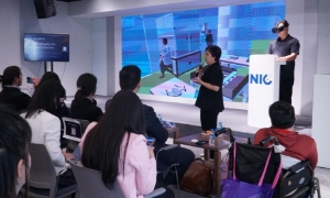 Diễn giả giới thiệu về Japan - Vietnam Innovation Hub tại NIC Hoà Lạc