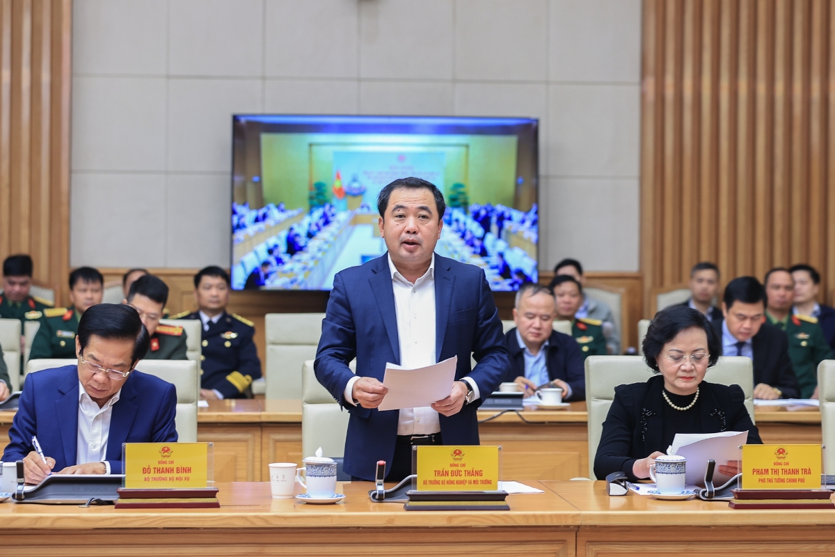 Bộ trưởng Trần Đức Thắng báo cáo tại Hội nghị. Ảnh VPG.