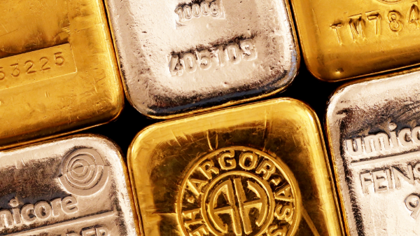 Giá vàng cầm cự mốc 4.600 USD/oz dưới sức ép từ đồng USD mạnh lên