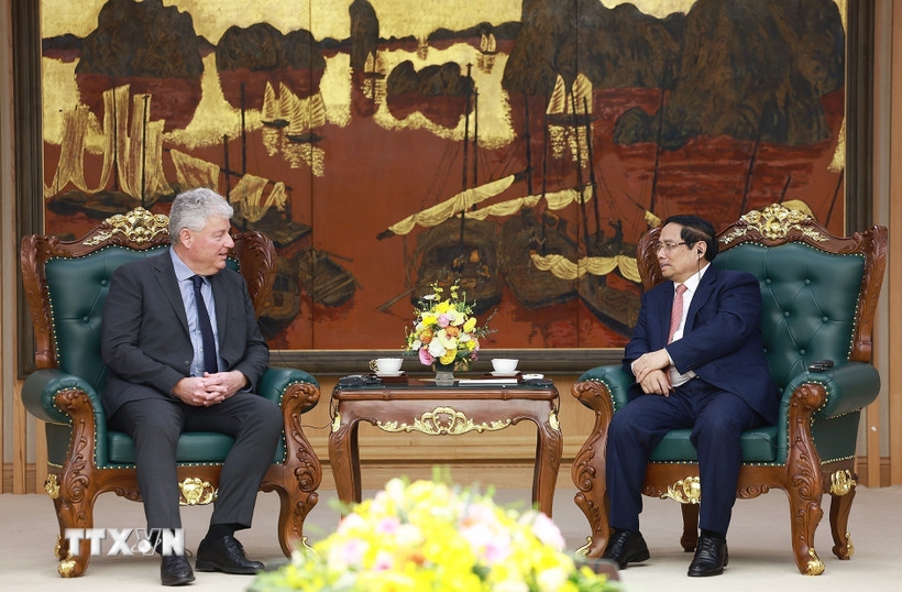 Tại cuộc gặp lãnh đạo ASML, Thủ tướng Phạm Minh Chính đã đề nghị tập đoàn bán dẫn hàng đầu thế giới này đẩy nhanh việc hình thành Trung tâm Đào tạo, nghiên cứu và phát triển về bán dẫn tại Việt Nam. Ảnh: TTXVN.