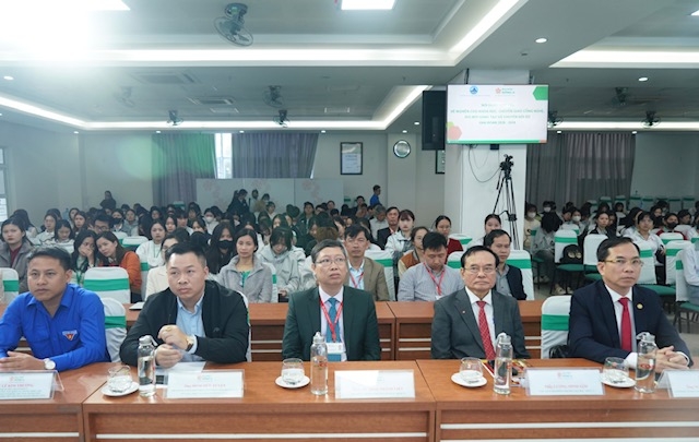 Các đại biểu tham dự lễ ký.