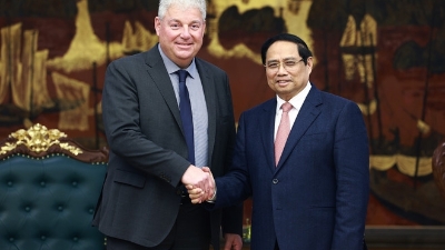 PM Chinh urges ASML to establish semiconductor R&D center in Vietnam