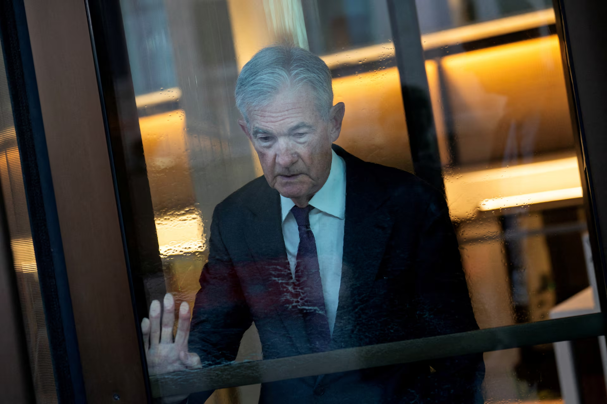 Chủ tịch Fed Jerome Powell tại trụ sở Fed ở Washington DC hôm 13/1/2026 - Ảnh: Reuters.