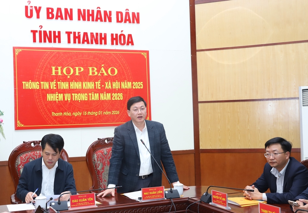 Phó Chủ tịch Thường trực UBND tỉnh Thanh Hoá Mai Xuân Liêm&nbsp;phát biểu tại buổi họp báo.