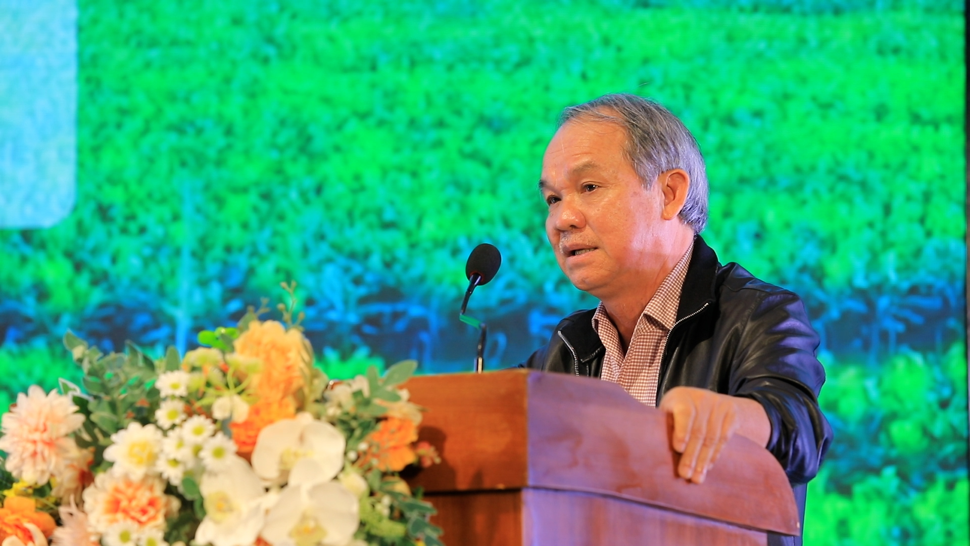 Chủ tịch HAGL Đoàn Nguyên Đức (bầu Đức) phát biểu tại Lễ tri ân Người lao động có nhiều cống hiến cho Tập đoàn.