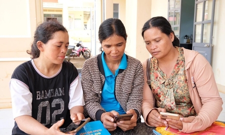 Cán bộ Hội Phụ nữ ở vùng sâu, vùng xa tỉnh Gia Lai không ngừng học hỏi để bắt nhịp với xu hướng chuyển đổi số, nâng cao hiệu quả hoạt động của phong trào phụ nữ tại địa phương. Ảnh: M.C