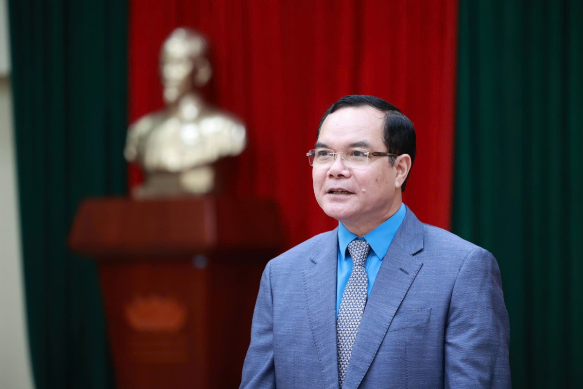 Đồng chí Nguyễn Đình Khang, Ủy viên Ban Chấp hành Trung ương Đảng,  Phó Chủ tịch Ủy ban Trung ương MTTQ Việt Nam Bí thư Đảng ủy, Chủ tịch Tổng LĐLĐVN