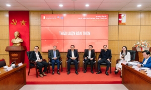 Các chuyên gia trong phiên thảo luận tại Hội thảo khoa học và Lễ ra mắt Báo cáo thường niên Công nghệ và Kinh tế số Việt Nam – Vietnam Digital Economy Review 2025.