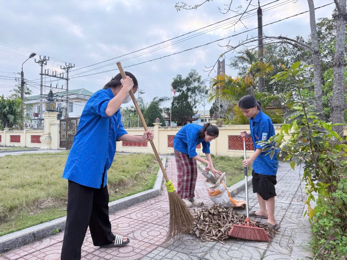 Tuổi trẻ Hà Tĩnh đồng loạt ra quân hưởng ứng Ngày Chủ nhật xanh sáng 18/01/2026.