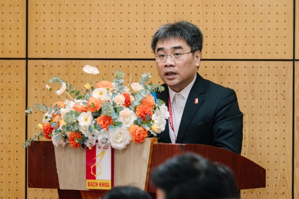 PGS. TS. Huỳnh Đăng Chính nhấn mạnh Việt Nam đang từng bước chuyển dịch từ gia công sang sáng tạo, từ tiêu thụ sang làm chủ công nghệ.