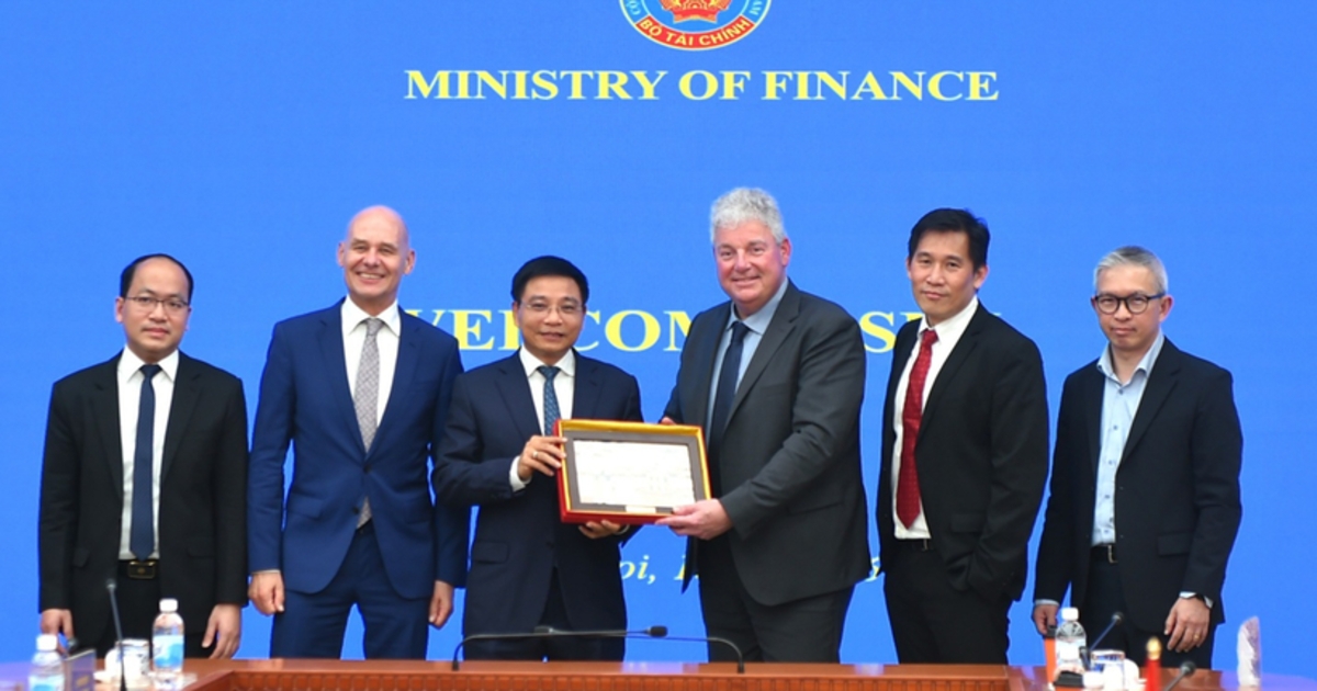 Vietnam boosts cooperation with ASML in semiconductor development