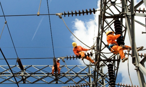 Thủ tướng yêu cầu tuyệt đối không để thiếu điện, đẩy nhanh tiến độ các dự án trọng điểm