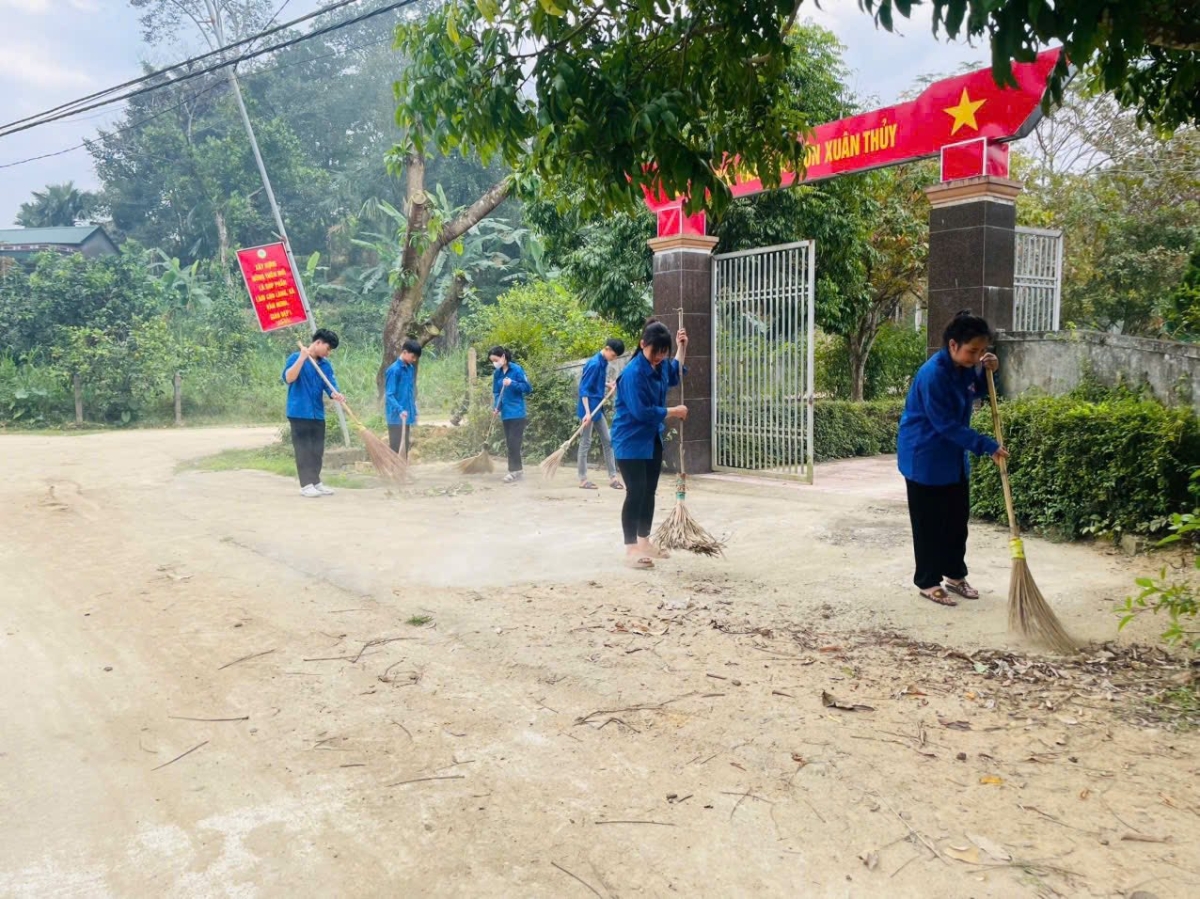 Hoạt động góp phần lan tỏa tinh thần xung kích, tình nguyện của tuổi trẻ Hà Tĩnh trong bảo vệ môi trường, xây dựng đô thị văn minh, nông thôn mới xanh – sạch – đẹp.