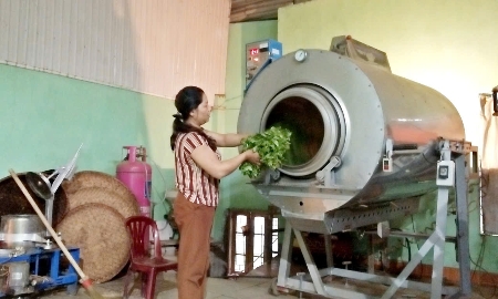 Người dân được tiếp cận thông tin để thay đổi phương thức sản xuất, tăng thu nhập. Ảnh: Phúc Minh.