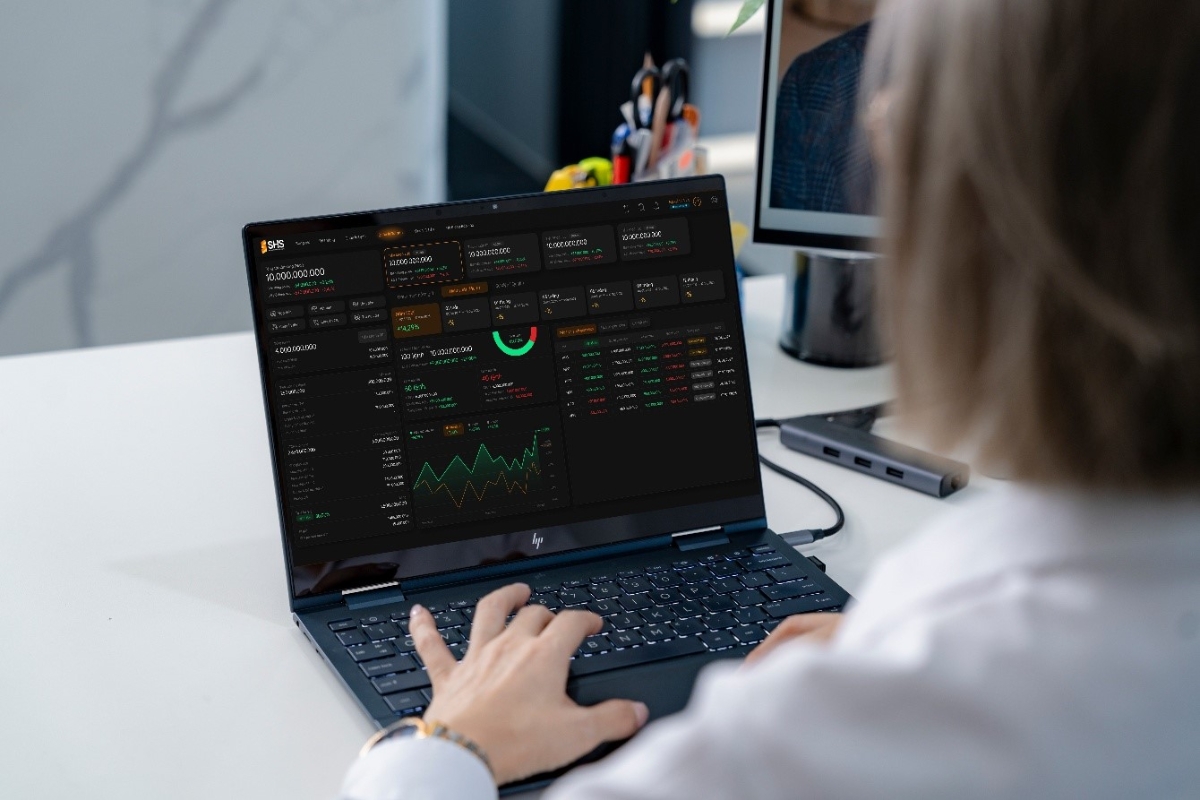 SHS đã cho ra mắt bộ đôi nền tảng giao dịch thế hệ mới SH Smart app & web.&nbsp;&nbsp;Nguồn: SHS.