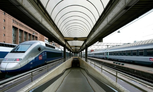 EU gặp khó trong lộ trình chuyển đổi xanh, giảm phát thải bởi hạ tầng giao thông chậm trễ