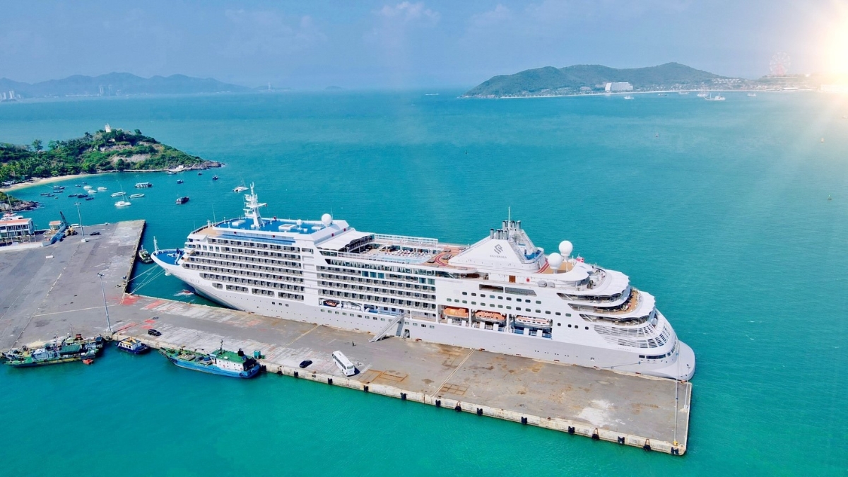 Nha Trang đón tiếp hàng triệu lượt khách quốc tế du lịch mỗi năm.