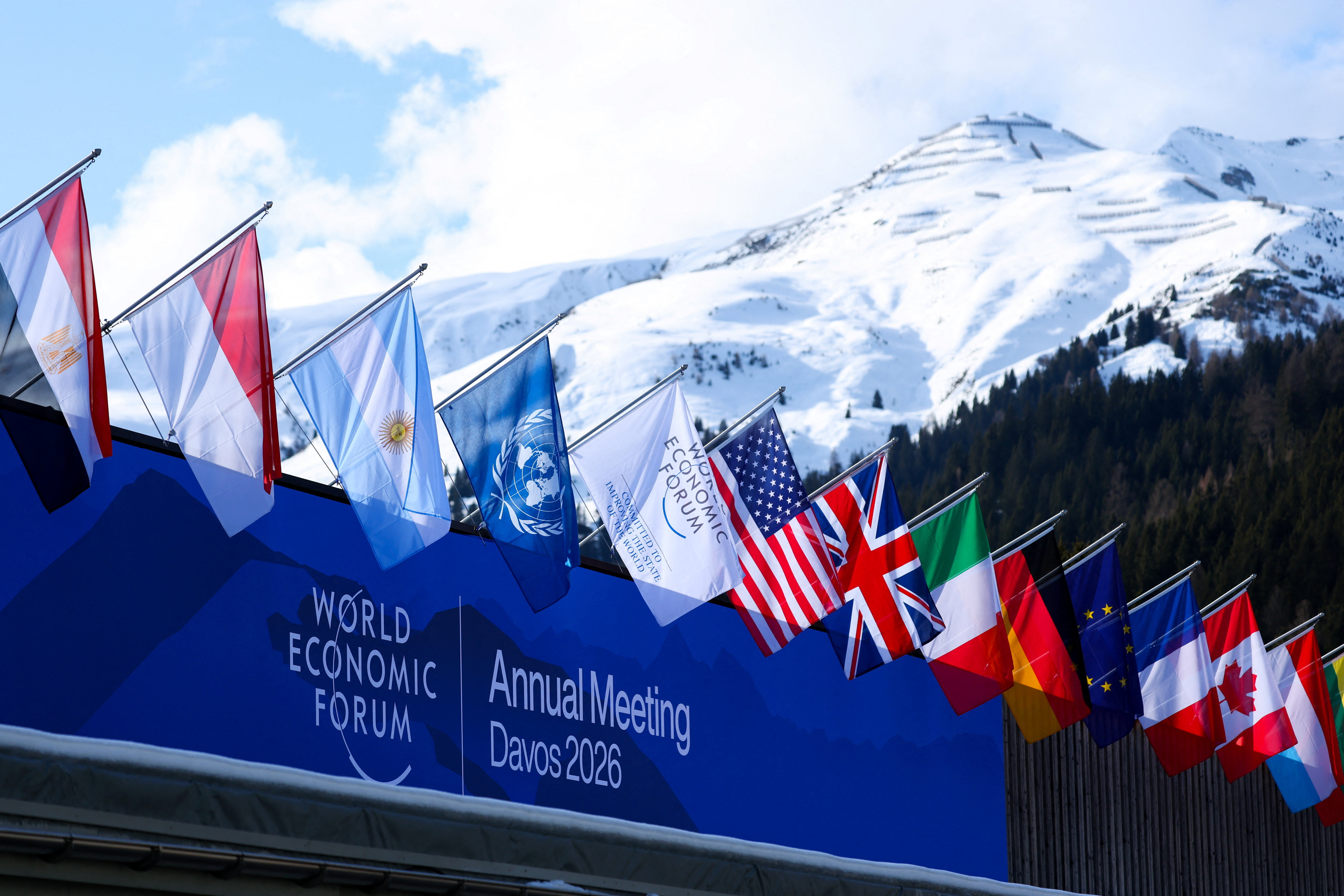 Chuỗi sự kiện thường niên của Diễn đàn Kinh tế Thế giới (WEF) ở Davos, Thụy Sỹ là nơi hội tụ các nhà lãnh đạo quốc gia và doanh nghiệp toàn cầu - Ảnh: Reuters.