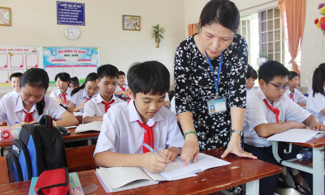 Bộ Nội vụ thông tin về lộ trình bổ sung biên chế y tế, giáo dục 