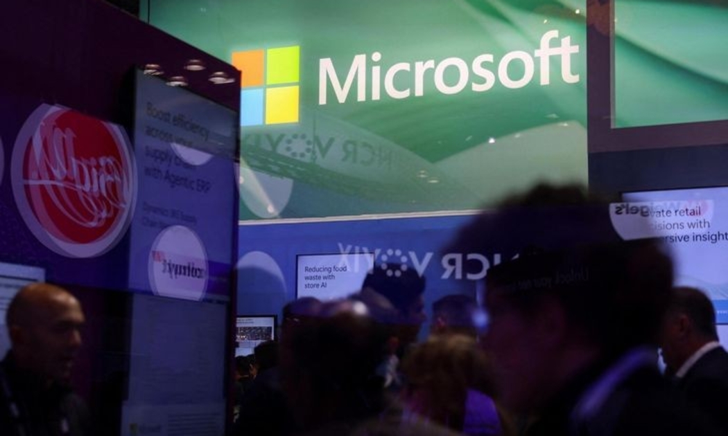 Các cuộc biểu tình vào giờ ăn trưa hàng tuần bên ngoài văn phòng Microsoft Korea tại Seoul đã khiến công ty trở thành biểu tượng cho nỗi bất an ngày càng lan rộng trong giới lao động trí thức tại Hàn Quốc. Ảnh: Reuters - Yonhap.