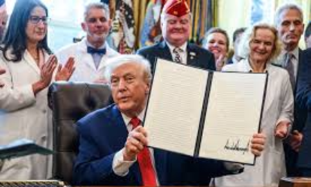 Dấu ấn của Tổng thống Trump sau 1 năm trở lại Nhà Trắng