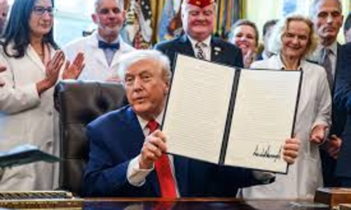 Dấu ấn của Tổng thống Trump sau 1 năm trở lại Nhà Trắng